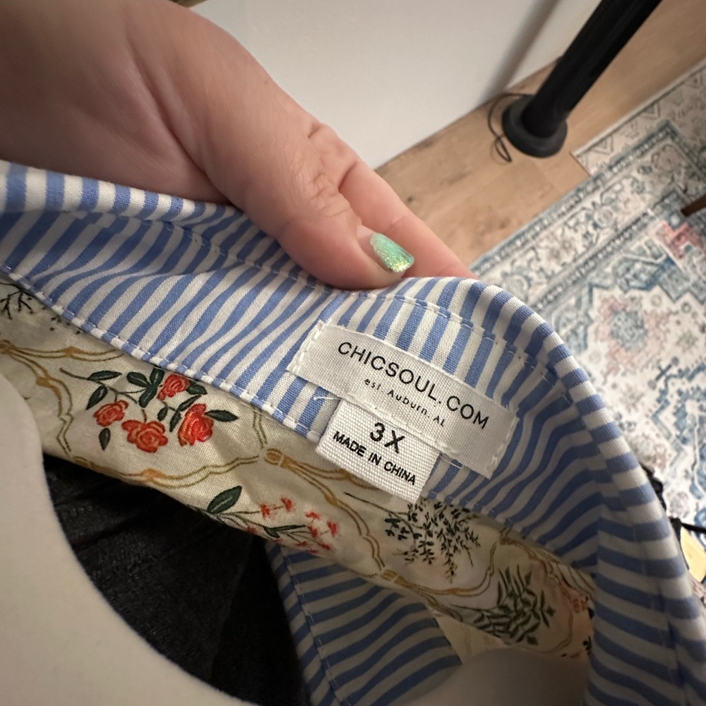Chic Soul Floral Button-Front Blouse in Cream and Blue Trim 3X NWOT - Picture 4 of 5